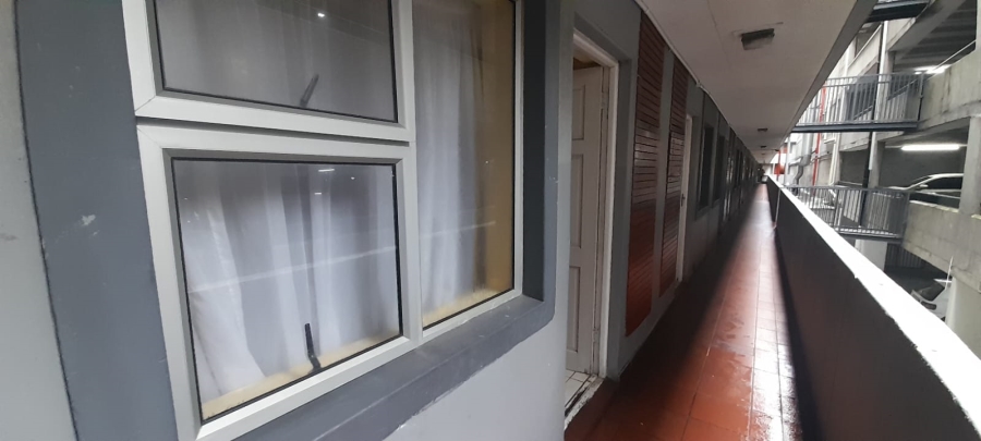 1 Bedroom Property for Sale in Maitland Western Cape